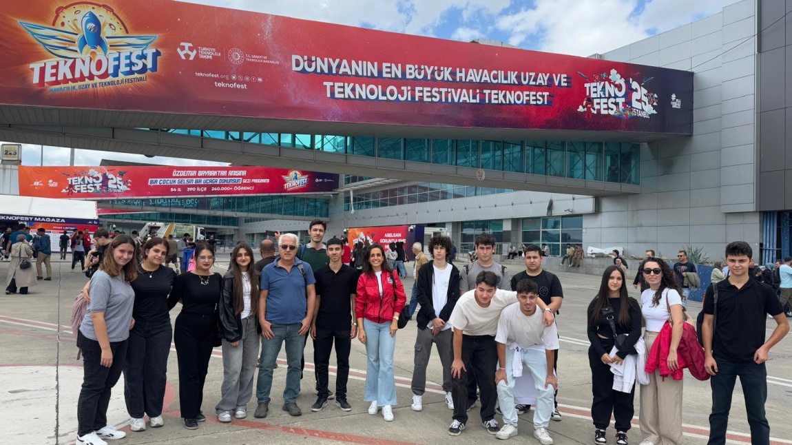 Bilişim Teknolojileri ve Kimya Teknolojisi Öğrencilerimiz Teknofest İstanbul’da!